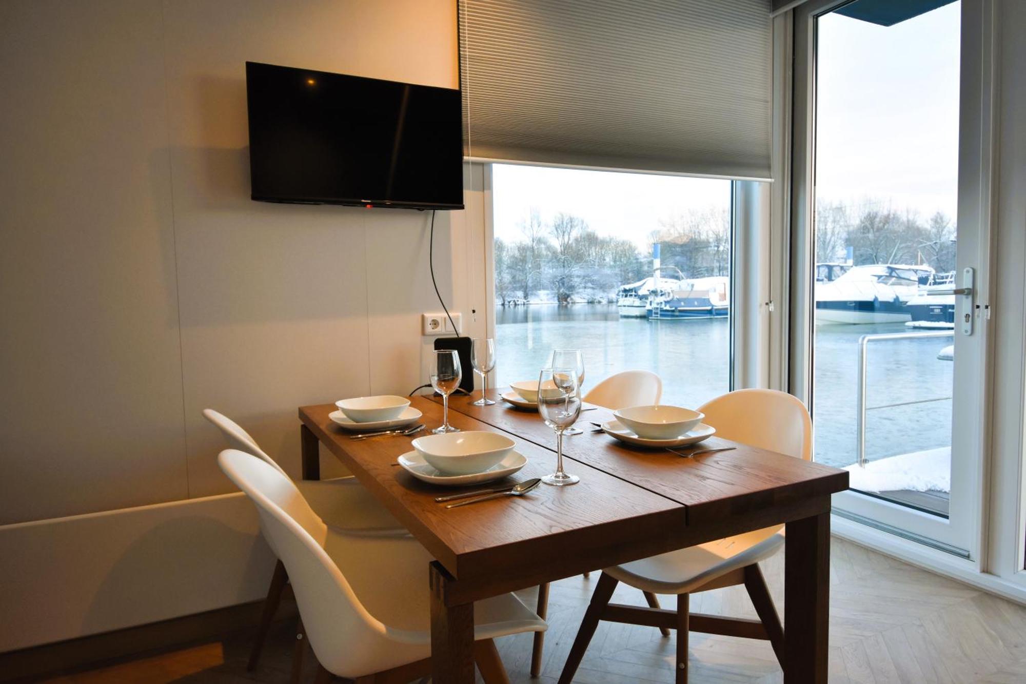 Hotel Houseboat Trinidad Maastricht Exterior foto