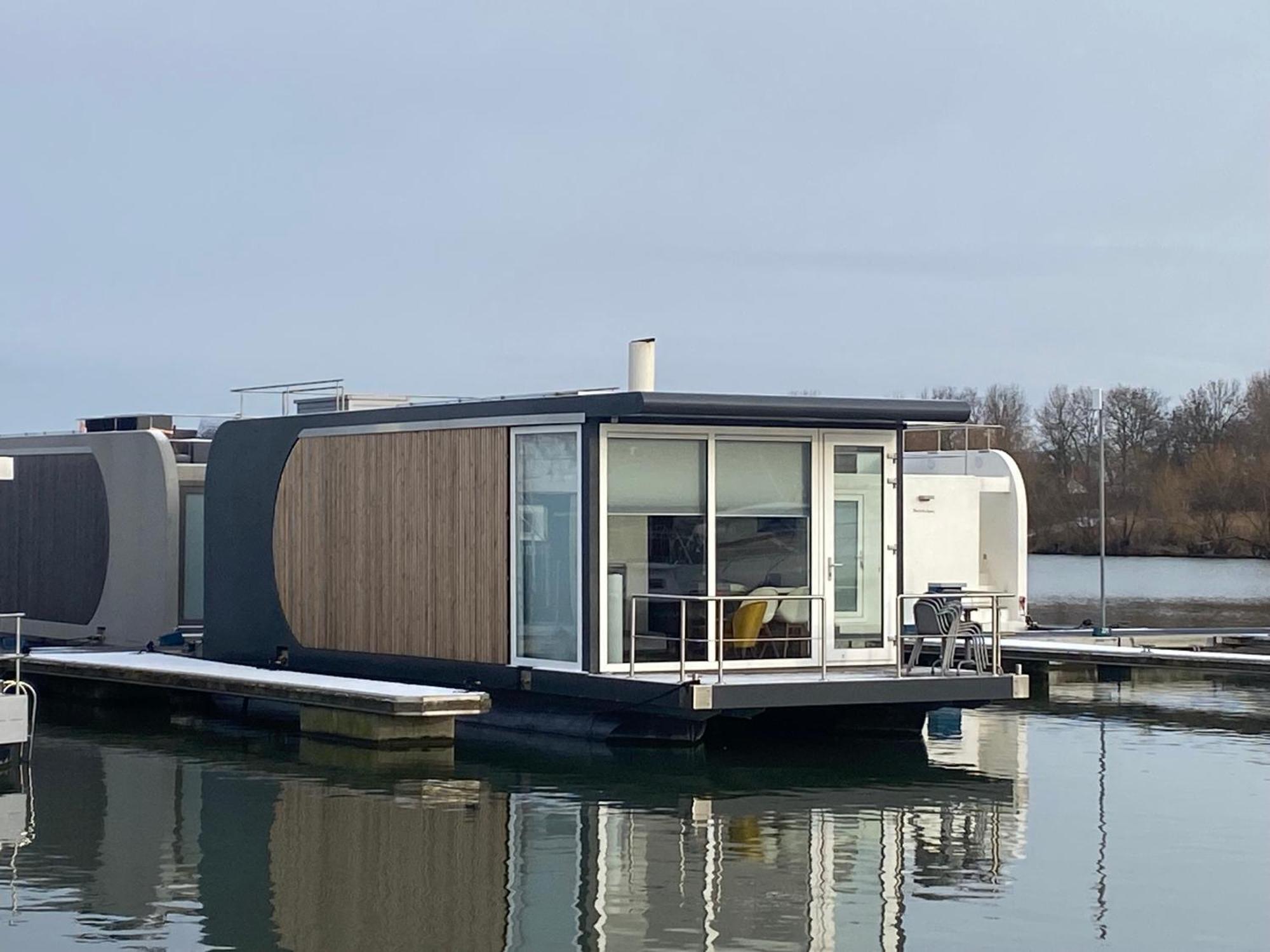 Hotel Houseboat Trinidad Maastricht Exterior foto
